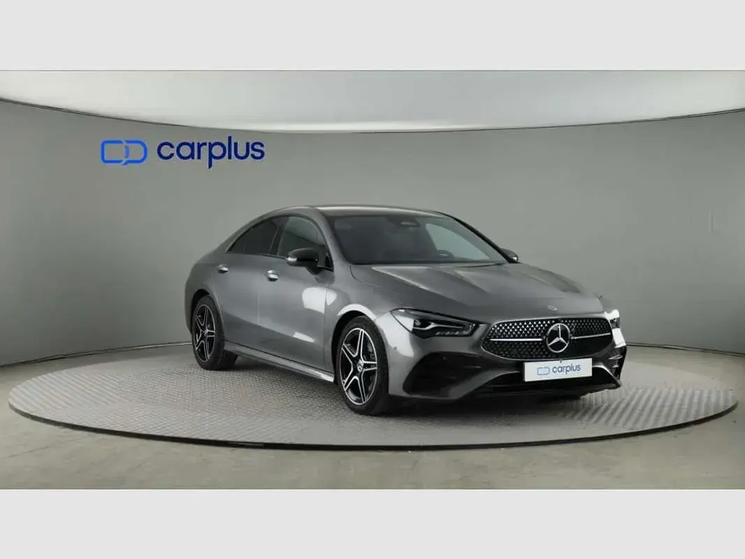 Usado Mercedes CLA220 190 CV (139 kW) 2025 Gris Berlina