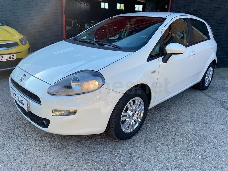 Usado Fiat Punto Pop 75 CV (55 kW) 2014 Blanco Utilitario