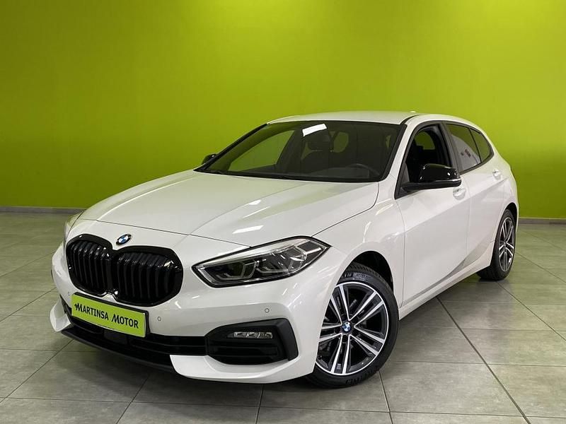 Usado BMW 118 Sport Line 150 CV (110 kW) 2022 Blanco Utilitario