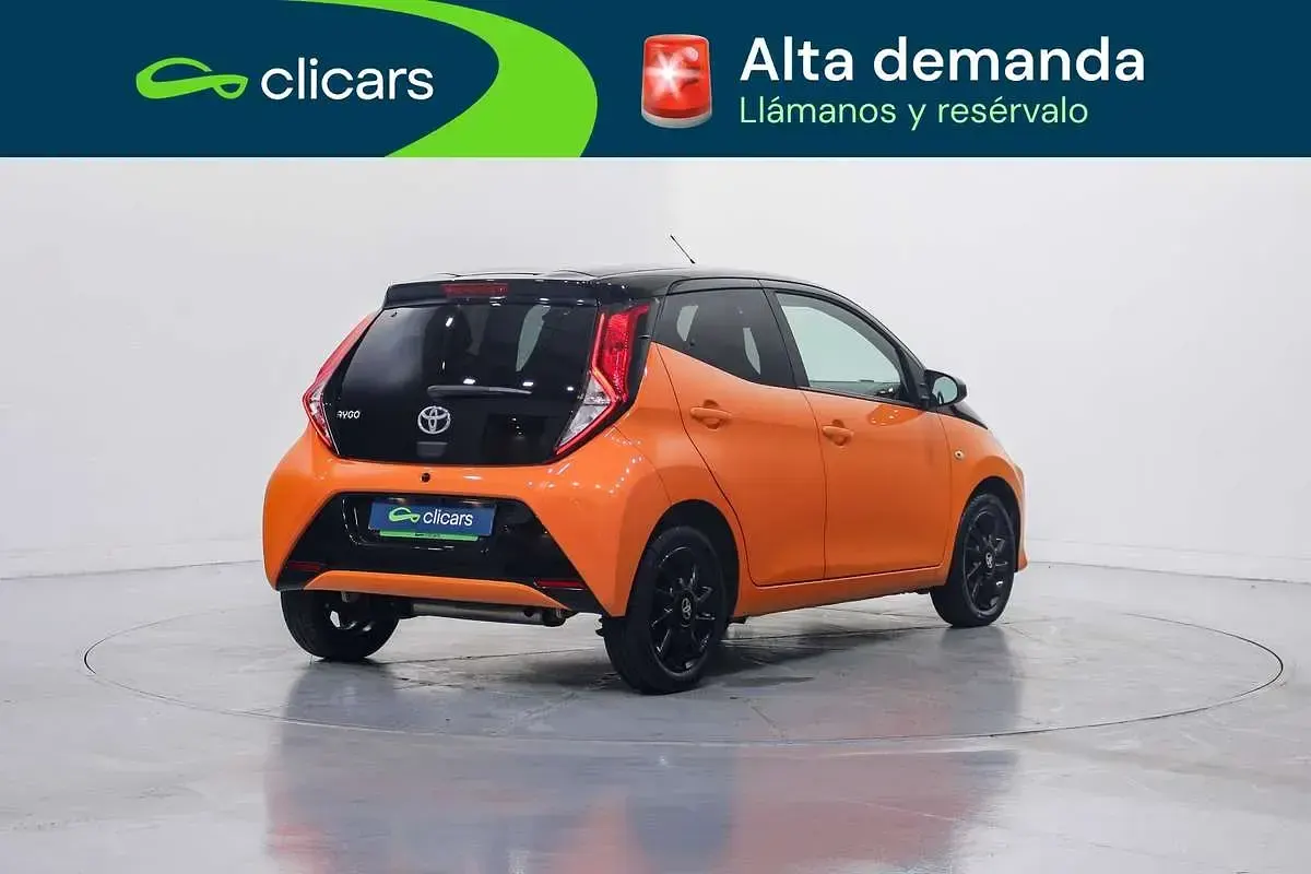 Usado Toyota Aygo X-play 72 CV (52 kW) 2019 Naranja Utilitario