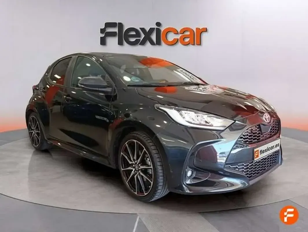 Usado Toyota Yaris Sport 116 CV (85 kW) 2022 Negro Utilitario