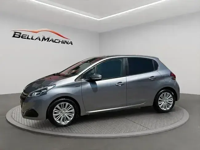 Usado Peugeot 208 Signature Sky 82 CV (60 kW) 2019 Gris / plata Utilitario