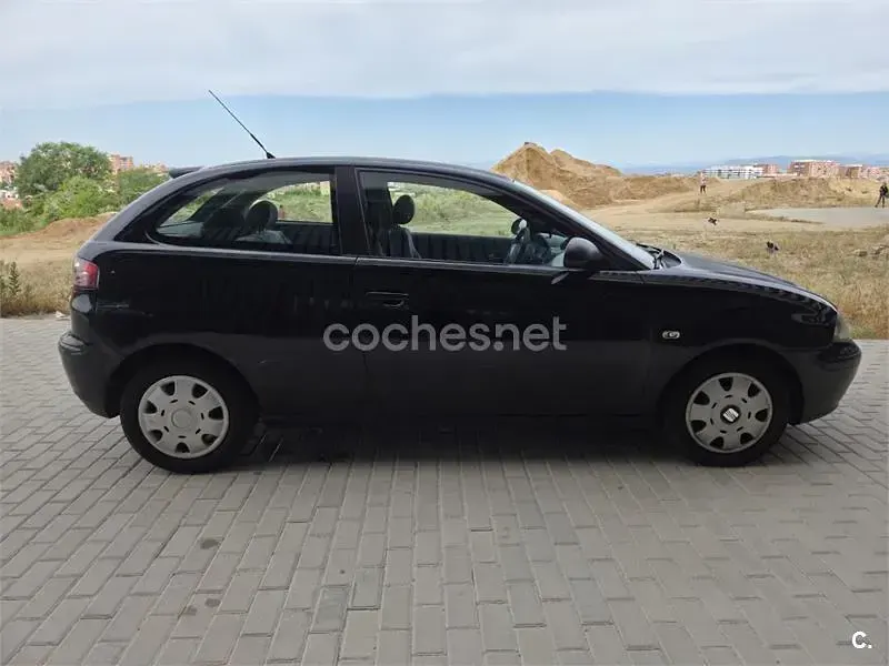 Usado Seat Ibiza Stella 75 CV (55 kW) 2004 Negro Utilitario