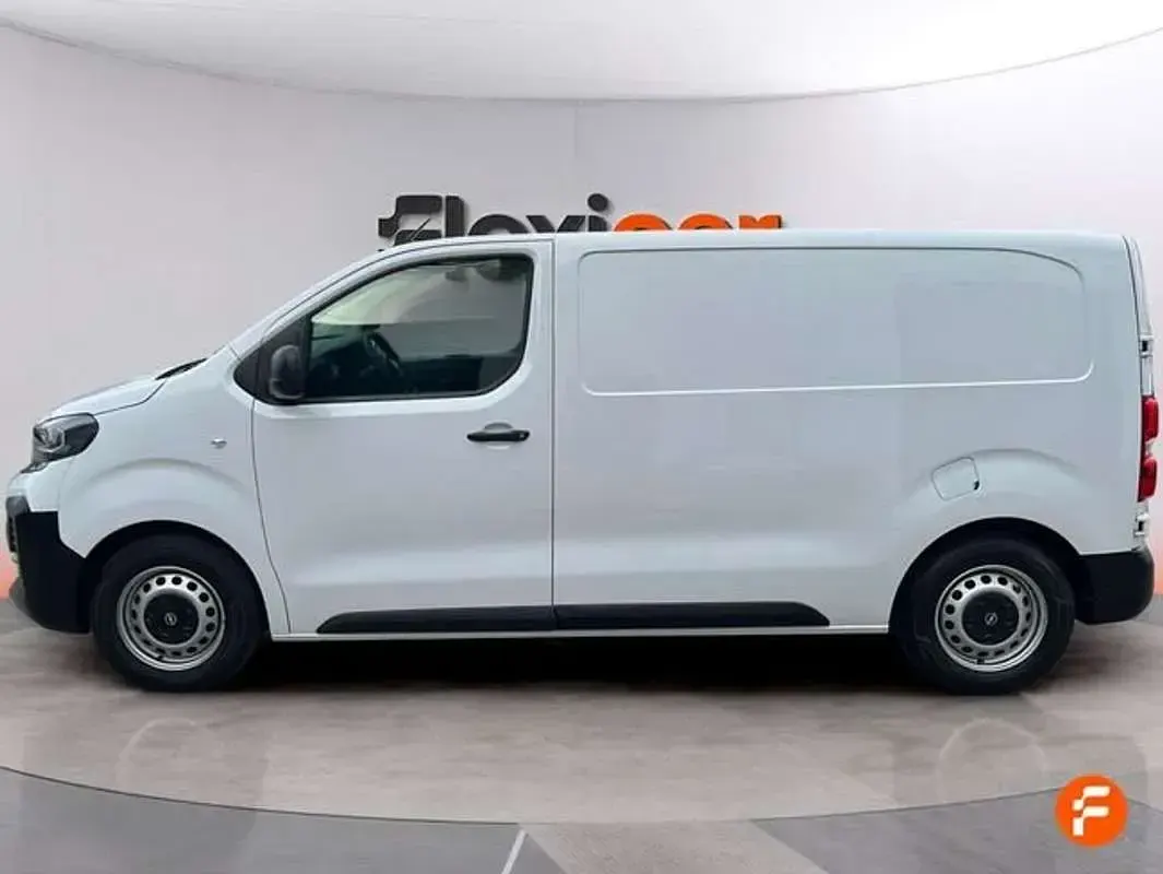 Usado Opel Vivaro 120 CV (88 kW) 2025 Blanco Monovolumen