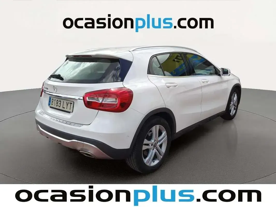 Usado Mercedes GLA180 122 CV (89 kW) 2020 Blanco SUV