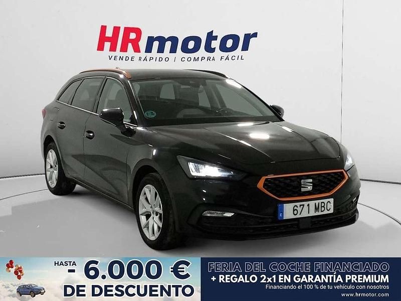Usado Seat Leon Style 117 CV (86 kW) 2022 Negro Familiar