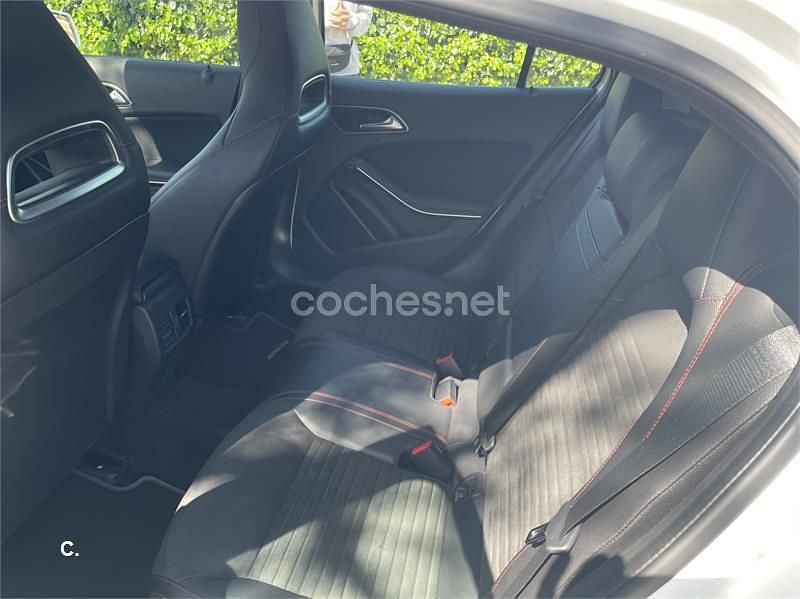 Usado Mercedes GLA180 122 CV (89 kW) 2019 Blanco SUV