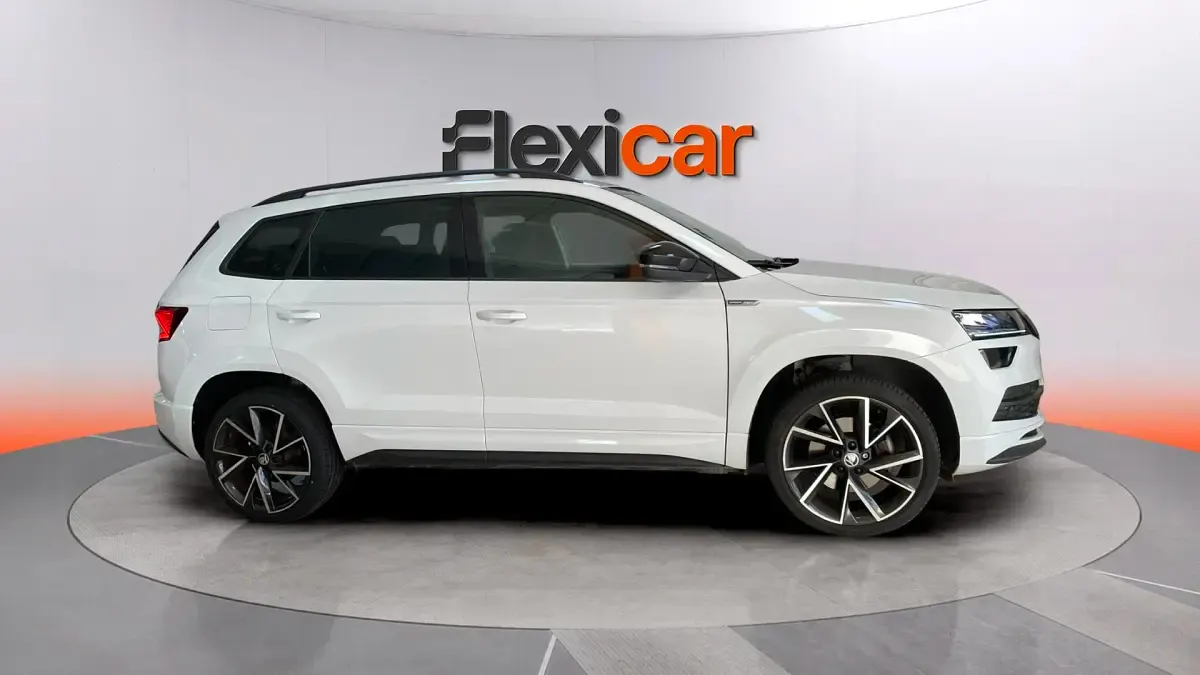 Usado Skoda Karoq Style 150 CV (110 kW) 2021 Blanco SUV