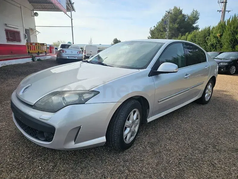 Begagnad Renault Laguna III 110 HK (80 kW) 2010 Grå Sedan