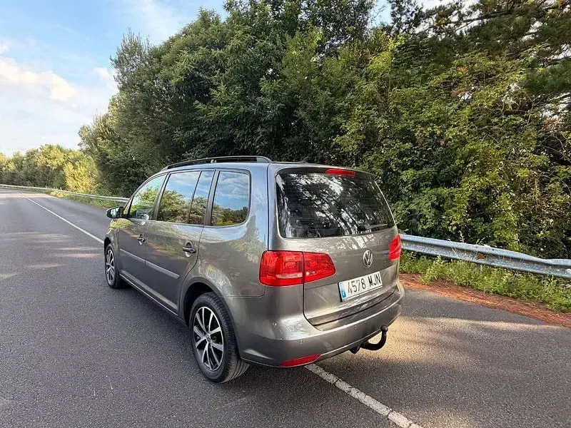 Usado VW Touran Edition 105 CV (77 kW) 2011 Gris / plata Monovolumen
