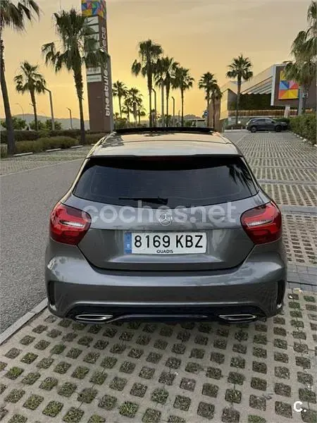 Usado Mercedes A180 AMG line 109 CV (80 kW) 2017 Gris / plata Utilitario