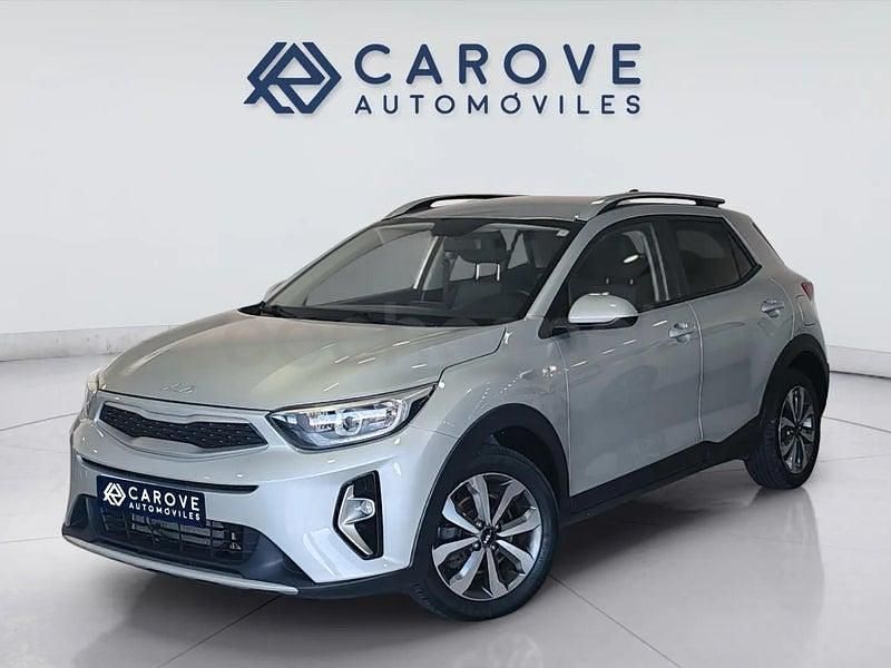 Usado Kia Stonic 100 CV (73 kW) 2022 Gris / plata SUV