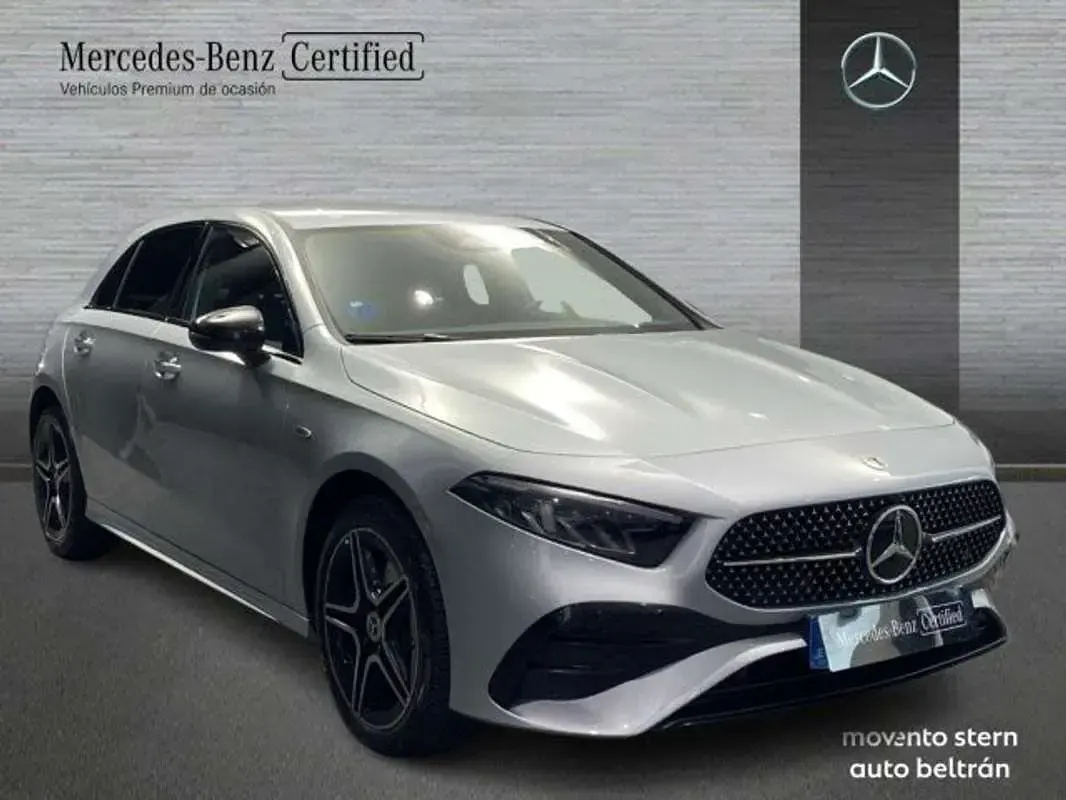 Usado Mercedes A250 Advanced 218 CV (160 kW) 2025 Gris Utilitario