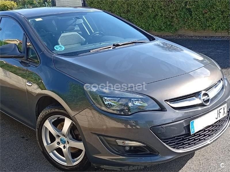Usado Opel Astra Selective 110 CV (80 kW) 2015 Gris / plata Berlina