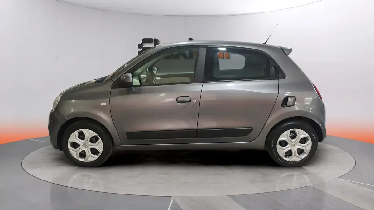Usado Renault Twingo Zen 60 kW (82 CV) 2021 Gris Utilitario