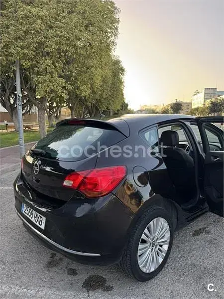 Usado Opel Astra Selective 115 CV (84 kW) 2014 Marrón Berlina
