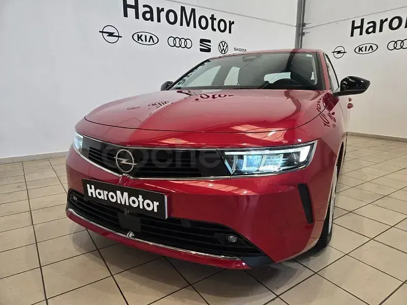 Usado Opel Astra Edition 130 CV (95 kW) 2023 Granate Utilitario