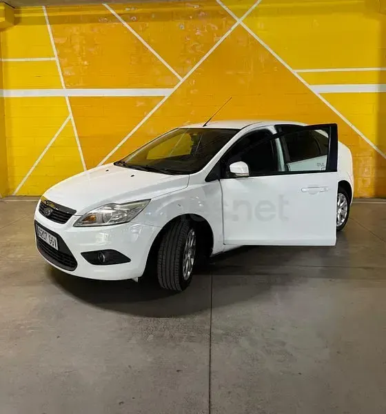 Usado Ford Focus Trend 90 CV (66 kW) 2008 Blanco Berlina