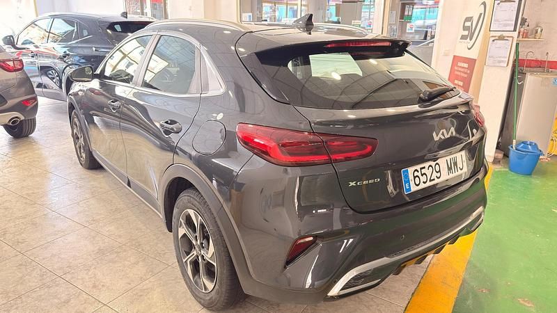 Usado Kia XCeed 100 CV (73 kW) 2024 Gris SUV