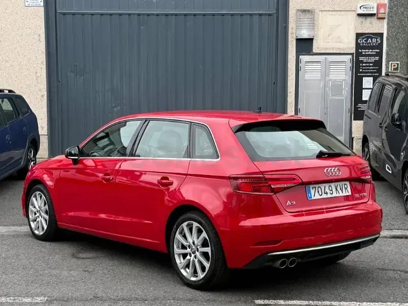 Usado Audi A3 S-Line 150 CV (110 kW) 2019 Rojo Berlina