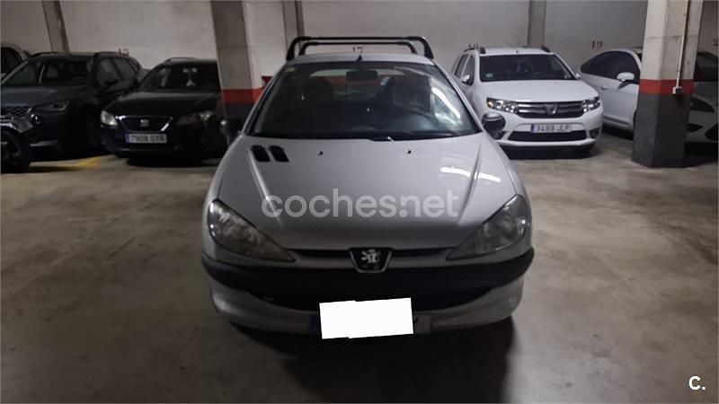 Usado Peugeot 206 70 CV (51 kW) 2002 Gris / plata Berlina