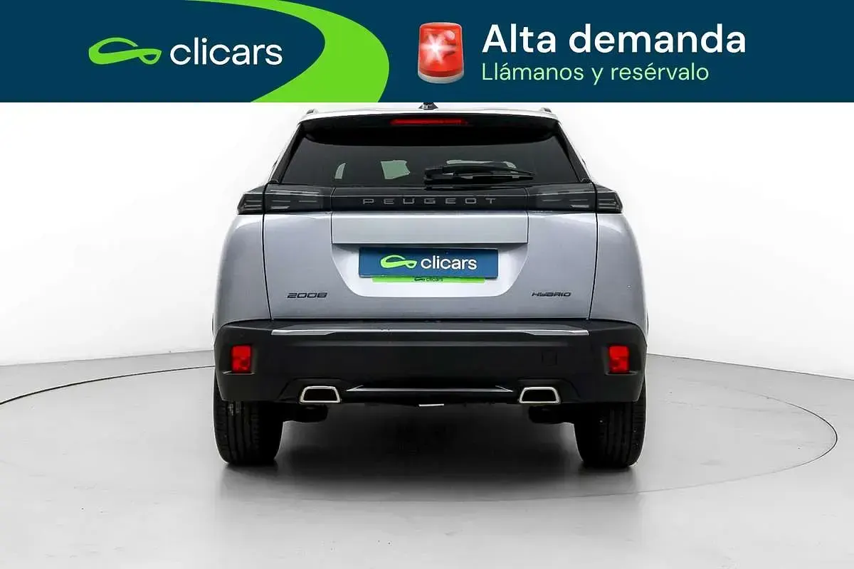 Usado Peugeot 2008 Allure 136 CV (100 kW) 2025 Plateado SUV