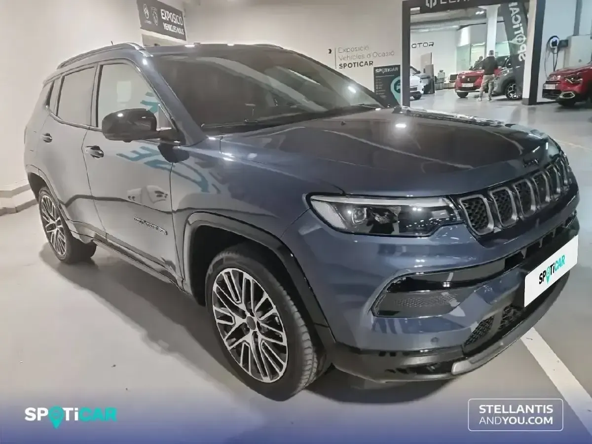 Käytetty Jeep Compass 145 HP (106 kW) 2025 Sininen Katumaasturi