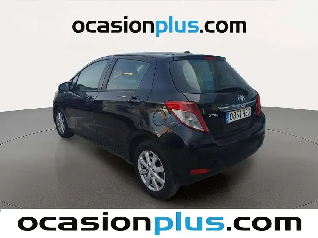 Usado Toyota Yaris Active 90 CV (66 kW) 2013 Negro Utilitario