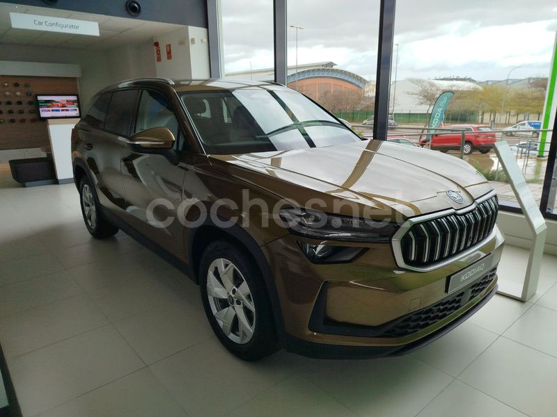 Amarillo Nuevo 2025 Skoda Kodiaq Selection SUV | 41.585 € (Buen precio) - Imagen 1/4
