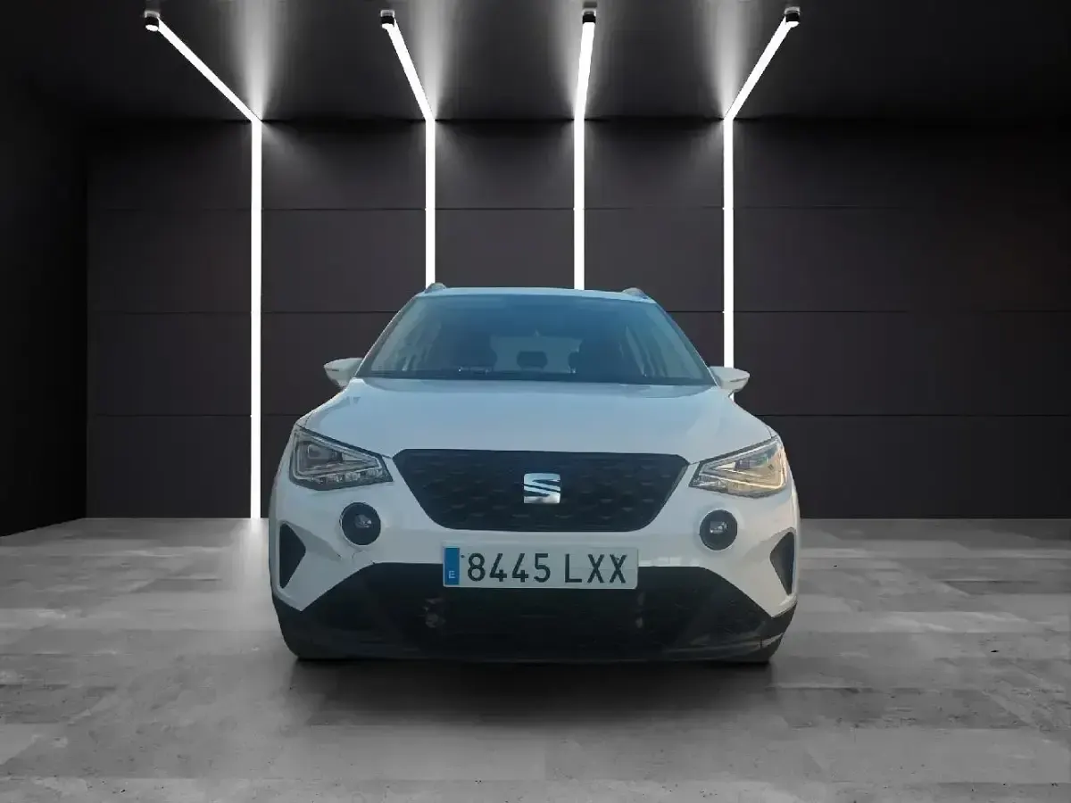Usado Seat Arona Style Plus 110 CV (80 kW) 2022 Blanco SUV