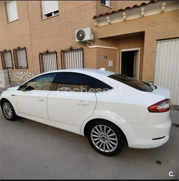 Usado Ford Mondeo Titanium 140 CV (102 kW) 2015 Blanco Berlina