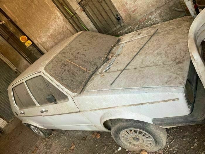 Begagnad VW Golf I 55 HK (40 kW) 1981 Vit Halvkombi
