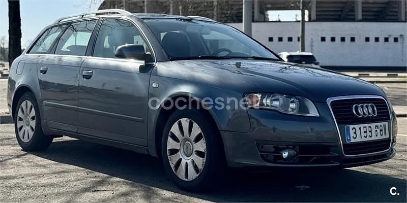 Usado Audi A4 140 CV (102 kW) 2006 Gris / plata Familiar