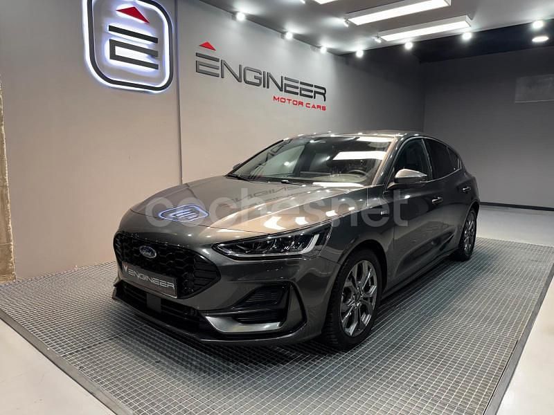 Gris / plata Usado 2023 Ford Focus ST-Line Berlina | 19.900 € (Un poco caro) - Imagen 1/3