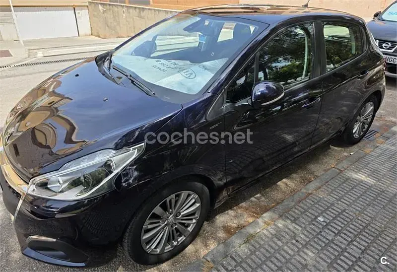 Usado Peugeot 208 Signature Sky 82 CV (60 kW) 2019 Azul Utilitario