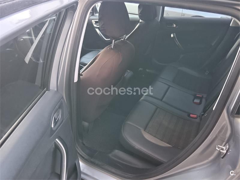 Usado Peugeot 2008 Allure 100 CV (73 kW) 2017 Gris / plata SUV