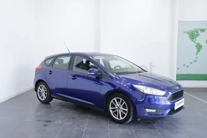 Usado Ford Focus Trend 100 CV (73 kW) 2018 Azul Berlina