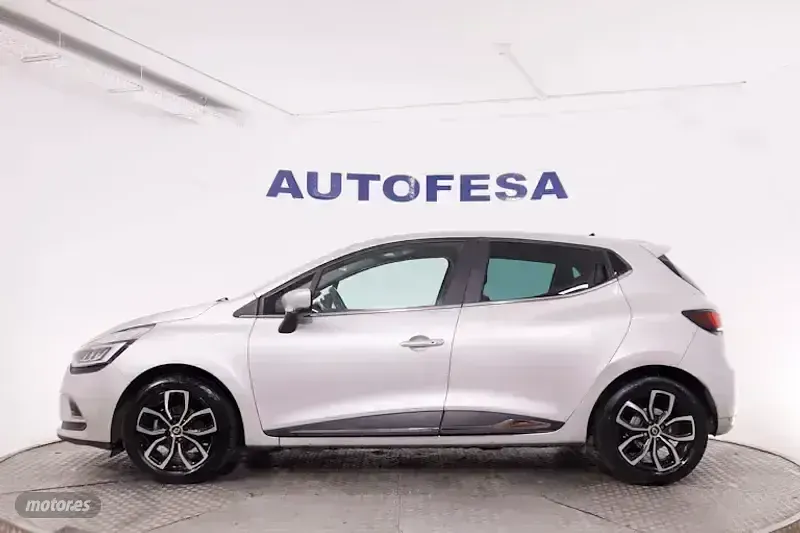 Usado Renault Clio Intens 90 CV (66 kW) 2017 Plateado