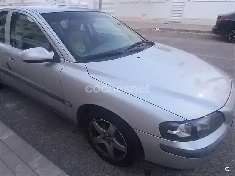 Usado Volvo S60 170 CV (125 kW) 2001 Gris / plata Berlina