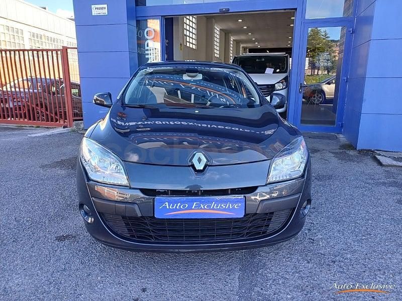 Usado Renault Mégane Dynamique 110 CV (80 kW) 2010 Gris / plata Berlina