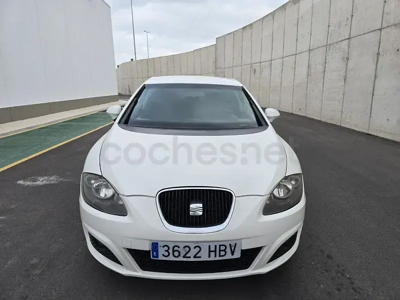 Usado Seat Leon Style 105 CV (77 kW) 2011 Blanco Utilitario