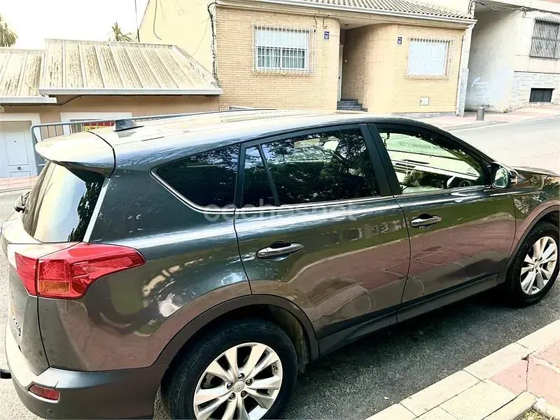 Usado Toyota RAV4 Executive 150 CV (110 kW) 2014 Gris / plata SUV