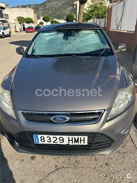 Usado Ford Mondeo Titanium 140 CV (102 kW) 2012 Gris / plata Berlina