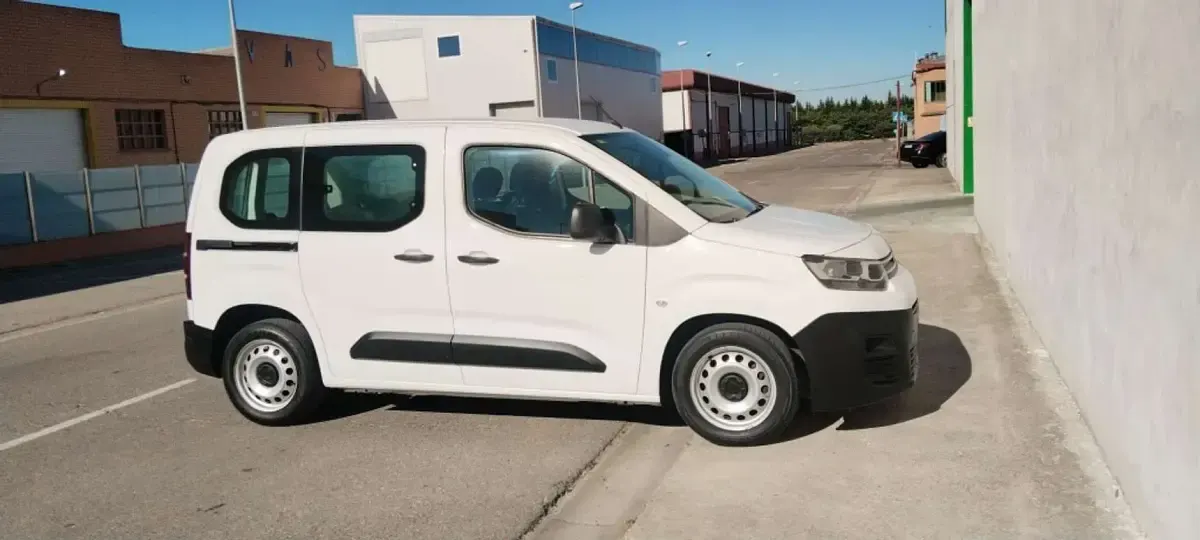 Usado Citroën Berlingo Live 102 CV (75 kW) 2020 Blanco Monovolumen