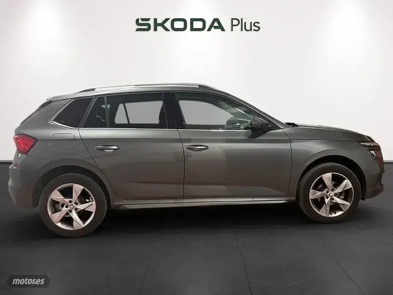 Usado Skoda Kamiq Style 150 CV (110 kW) 2022 Gris SUV