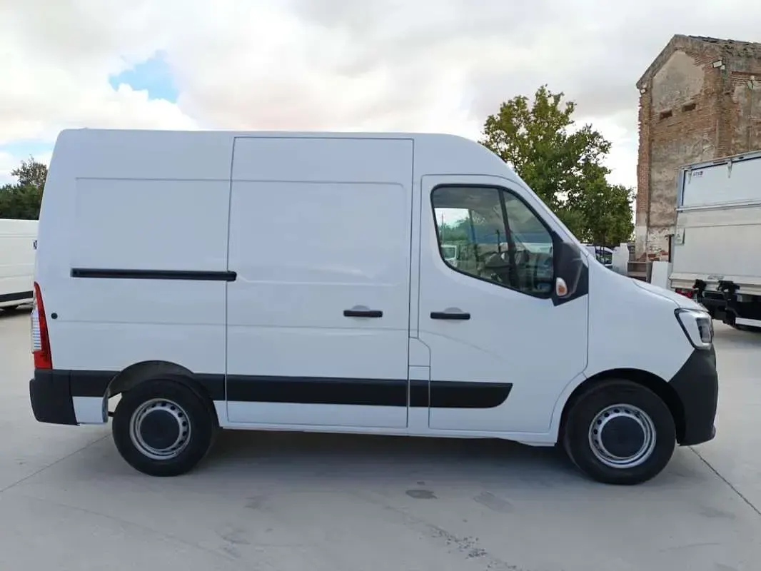 Usado Renault Master 135 CV (99 kW) 2021 Blanco Monovolumen