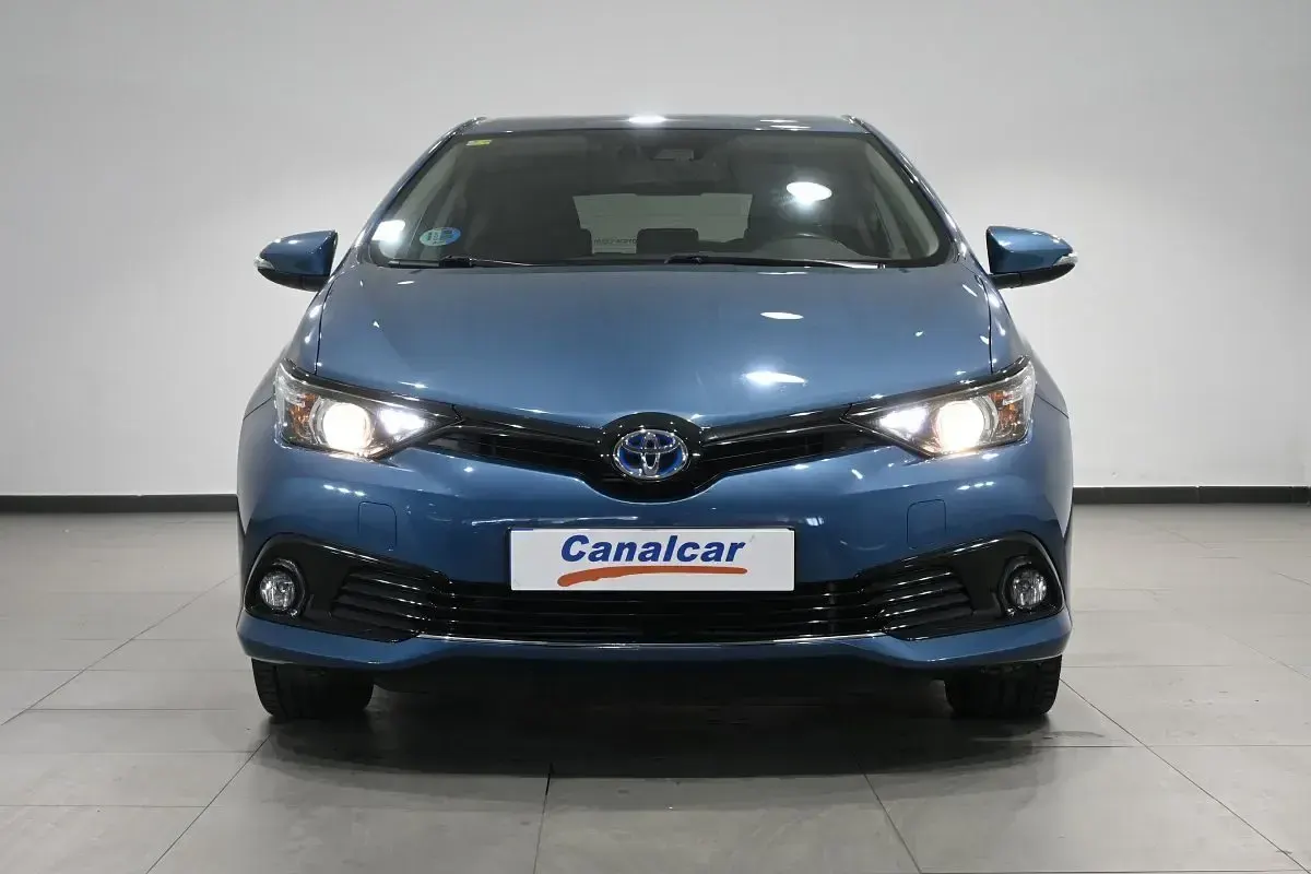 Usado Toyota Auris Edition 136 CV (100 kW) 2018 Azul