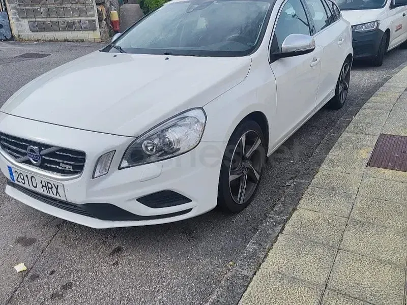 Usado Volvo V60 R-Design Momentum 136 CV (100 kW) 2013 Blanco Familiar