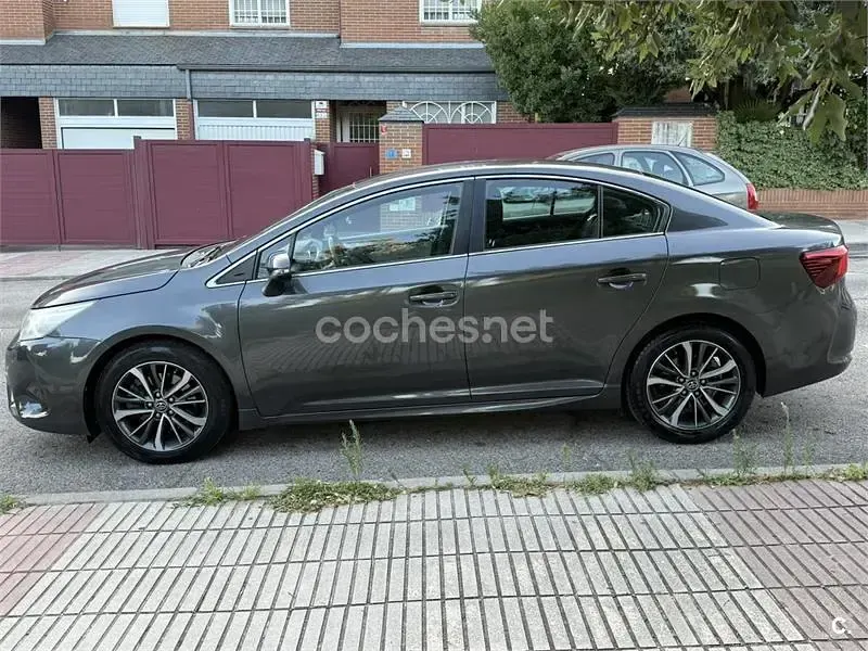 Usado Toyota Avensis Advance 143 CV (105 kW) 2016 Gris / plata Berlina