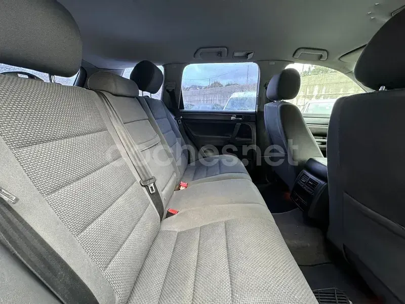 Usado VW Touareg 225 CV (165 kW) 2005 Negro SUV